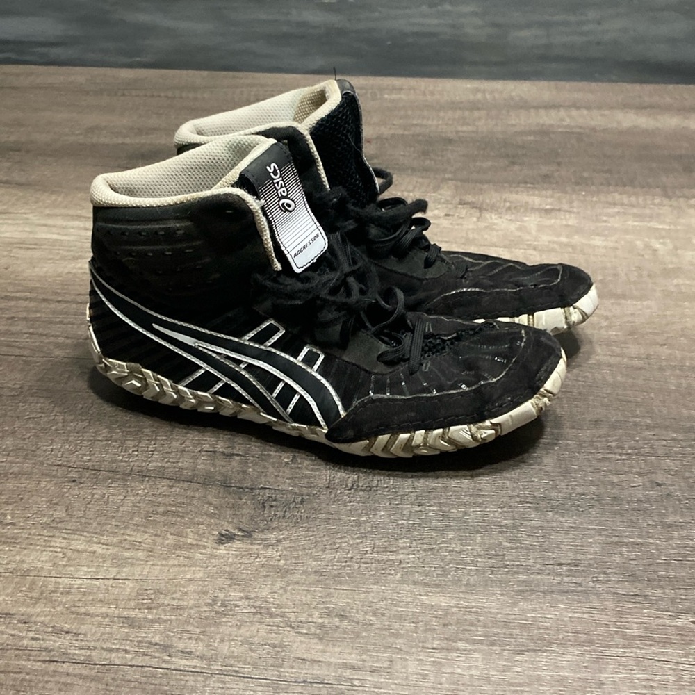 ASIC wrestling shoes